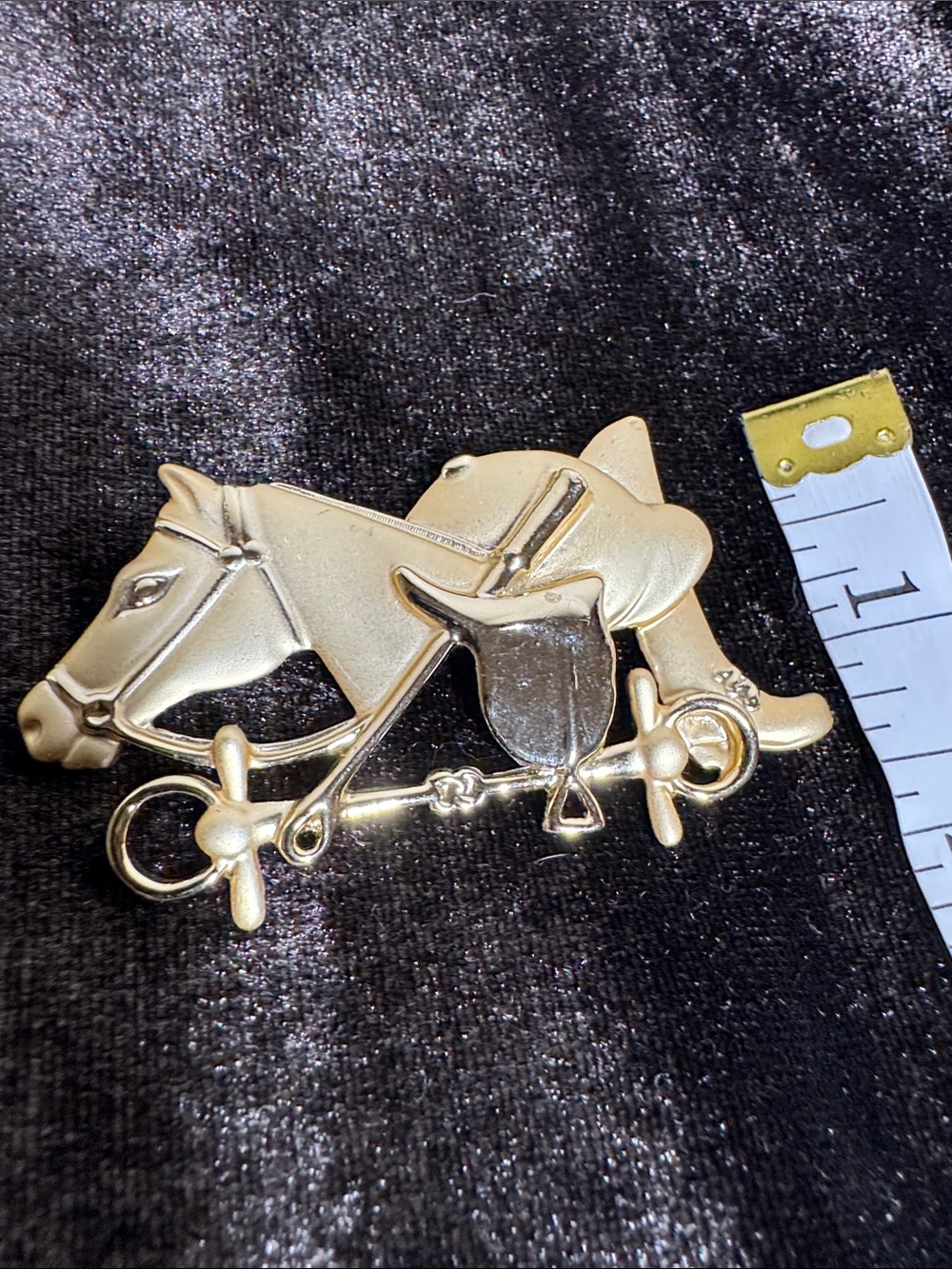 Gold Tone Horse Head Brooch with Bridle Detail - Scarf Pin - Picture 4 of 6